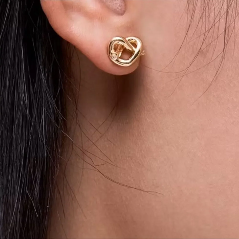 Kate Spade Loves Me Knot Stud Gold Tone Earrings, New In Box, Love Knot🖤♤🖤